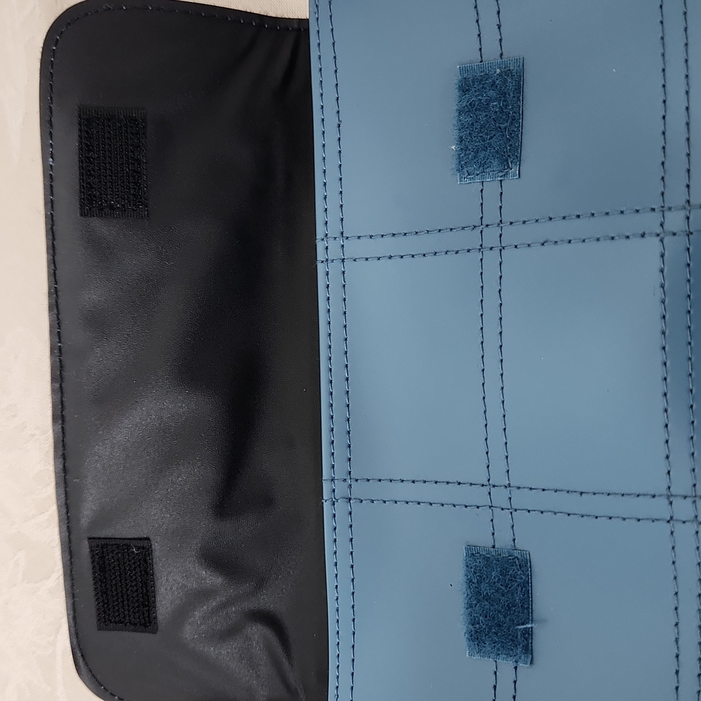 Estee Lauder blue cosmetic bag hook and loop fasteners - Picture 4 of 5